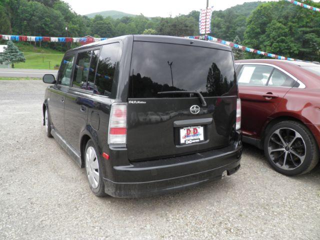 2006 GRAY Scion xB Wagon (JTLKT334964) with an 1.5L L4 DOHC 16V engine, 5SP transmission, located at 19521 New George's Creek Rd SW, Barton, MD, 21521, (301) 463-2404, 39.524323, -79.017906 - Photo #4