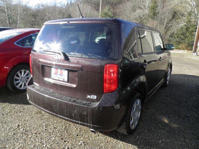2009 Purple Scion xB Wagon (JTLKE50E091) with an 2.4/cly engine, 5SP transmission, located at 19521 New George's Creek Rd SW, Barton, MD, 21521, (301) 463-2404, 39.524323, -79.017906 - Photo #5