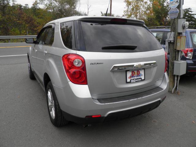 2012 SILVER Chevrolet Equinox LS 2WD (2GNALBEK6C1) with an 2.4l L4 engine, AT transmission, located at 19521 New George's Creek Rd SW, Barton, MD, 21521, (301) 463-2404, 39.524323, -79.017906 - Photo #5
