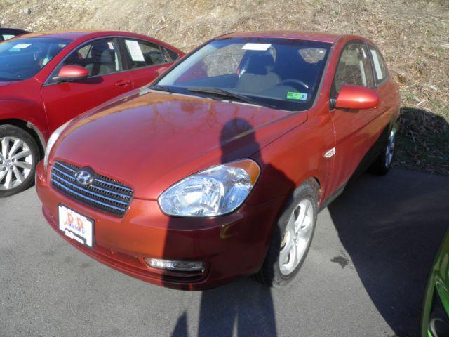 2008 ORANGE Hyundai Accent SE (KMHCN36C68U) with an 1.6l L4 engine, MAN transmission, located at 15520 McMullen Hwy SW, Belair, MD, 21502, (301) 729-3700, 39.581375, -78.846451 - Photo#0