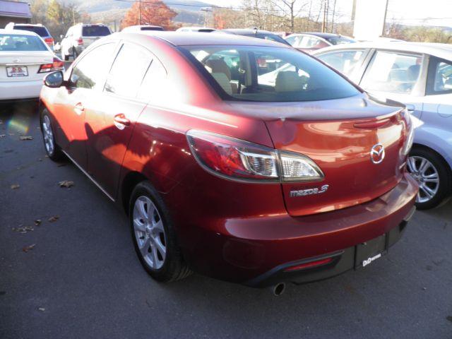 2011 RED Mazda Mazda3 TOURING (JM1BL1VF0B1) with an 2..0/4CLY engine, AT transmission, located at 15520 McMullen Hwy SW, Belair, MD, 21502, (301) 729-3700, 39.581375, -78.846451 - Photo #4