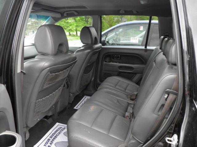 2008 BLACK Honda Pilot EX-L 4WD AT (5FNYF18568B) with an 3.5L V6 engine, AT transmission, located at 19521 New George's Creek Rd SW, Barton, MD, 21521, (301) 463-2404, 39.524323, -79.017906 - Photo #3