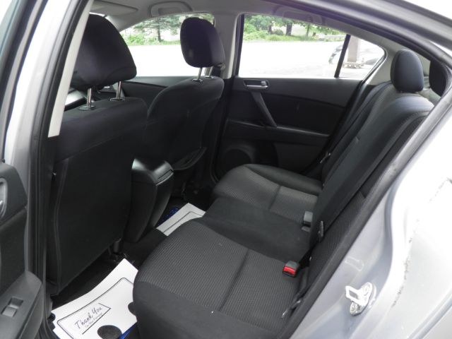 2013 Mazda MAZDA3 i SV AT 4-Door (JM1BL1TGXD1) with an 2.0L L4 DOHC 16V engine, 5-Speed Automatic transmission, located at 19521 New George's Creek Rd SW, Barton, MD, 21521, (301) 463-2404, 39.524323, -79.017906 - Photo#3