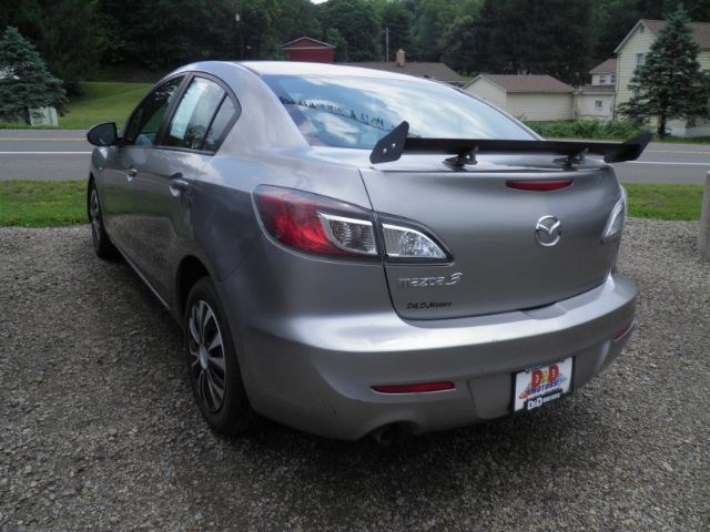 2013 Mazda MAZDA3 i SV AT 4-Door (JM1BL1TGXD1) with an 2.0L L4 DOHC 16V engine, 5-Speed Automatic transmission, located at 19521 New George's Creek Rd SW, Barton, MD, 21521, (301) 463-2404, 39.524323, -79.017906 - Photo#4