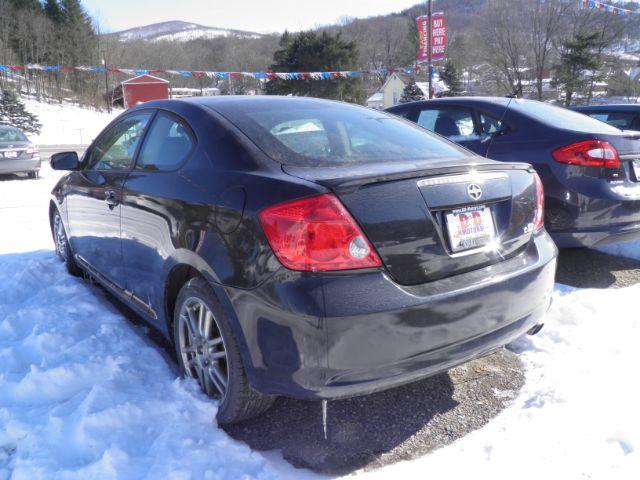 2008 Scion tC Sport Coupe (JTKDE167X80) with an 2.4l L4 engine, 5SP transmission, located at 19521 New George's Creek Rd SW, Barton, MD, 21521, (301) 463-2404, 39.524323, -79.017906 - Photo#4