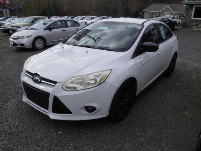 2014 WHITE Ford Focus SE Sedan (1FADP3F26EL) with an 2.0l L4 engine, AT transmission, located at 19521 New George's Creek Rd SW, Barton, MD, 21521, (301) 463-2404, 39.524323, -79.017906 - Photo#0