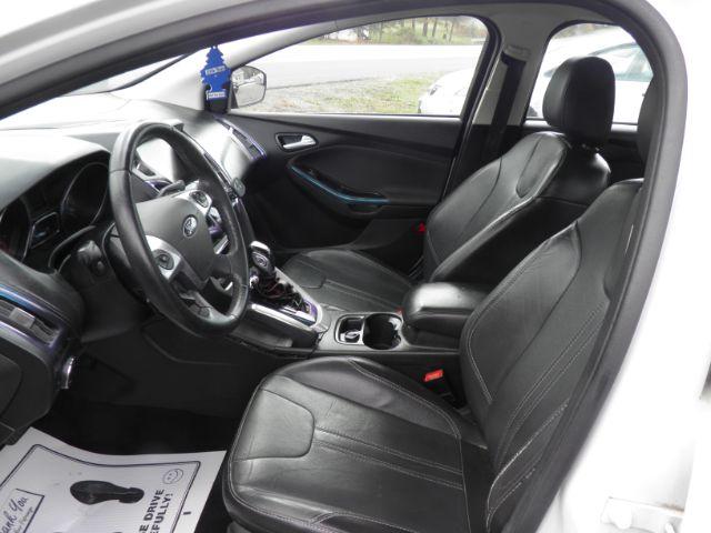 2014 WHITE Ford Focus SE Sedan (1FADP3F26EL) with an 2.0l L4 engine, AT transmission, located at 19521 New George's Creek Rd SW, Barton, MD, 21521, (301) 463-2404, 39.524323, -79.017906 - Photo#1