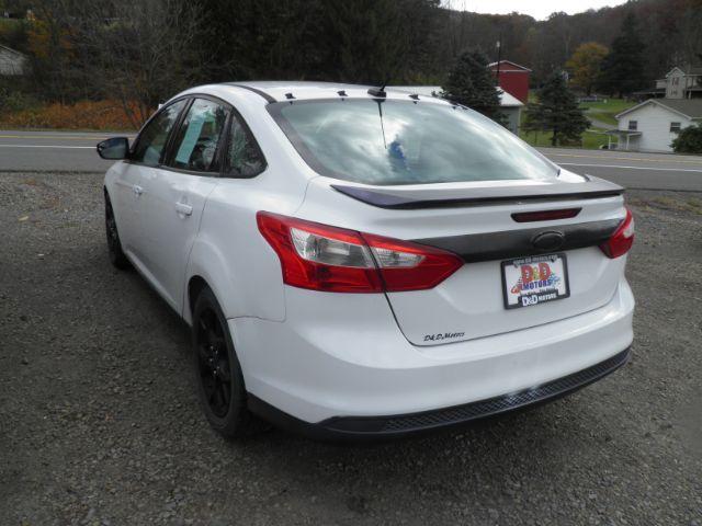 2014 WHITE Ford Focus SE Sedan (1FADP3F26EL) with an 2.0l L4 engine, AT transmission, located at 19521 New George's Creek Rd SW, Barton, MD, 21521, (301) 463-2404, 39.524323, -79.017906 - Photo#4