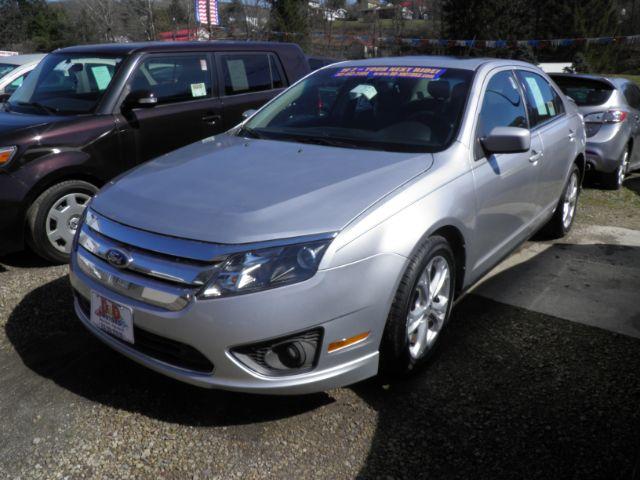 2012 SILVER Ford Fusion SE (3FAHP0HA0CR) with an 2.5L L4 engine, AT transmission, located at 19521 New George's Creek Rd SW, Barton, MD, 21521, (301) 463-2404, 39.524323, -79.017906 - Photo #0