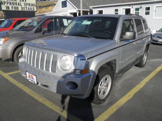 2011 SILVER JEEP PATRIOT 4WD (1J4NF1GB3BD) with an 2.4l L4 engine, AT transmission, located at 15520 McMullen Hwy SW, Belair, MD, 21502, (301) 729-3700, 39.581375, -78.846451 - Photo#0