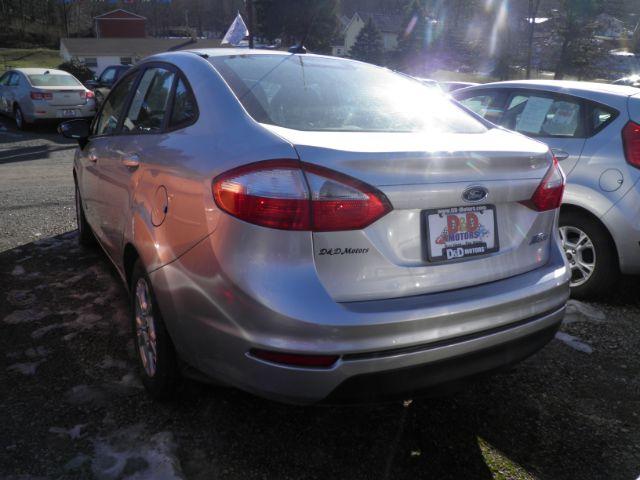 2015 SILVER Ford Fiesta SE Sedan (3FADP4BJ6FM) with an 1.6l L4 engine, AT transmission, located at 19521 New George's Creek Rd SW, Barton, MD, 21521, (301) 463-2404, 39.524323, -79.017906 - Photo#4