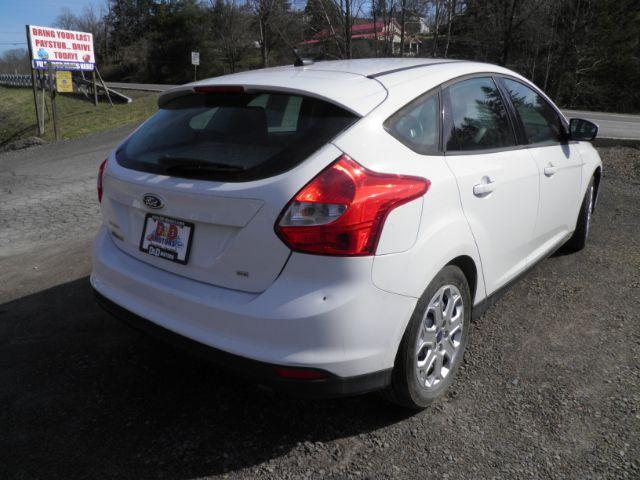 2012 WHITE Ford Focus SE (1FAHP3K23CL) with an 2.0l L4 engine, AT transmission, located at 19521 New George's Creek Rd SW, Barton, MD, 21521, (301) 463-2404, 39.524323, -79.017906 - Photo #5