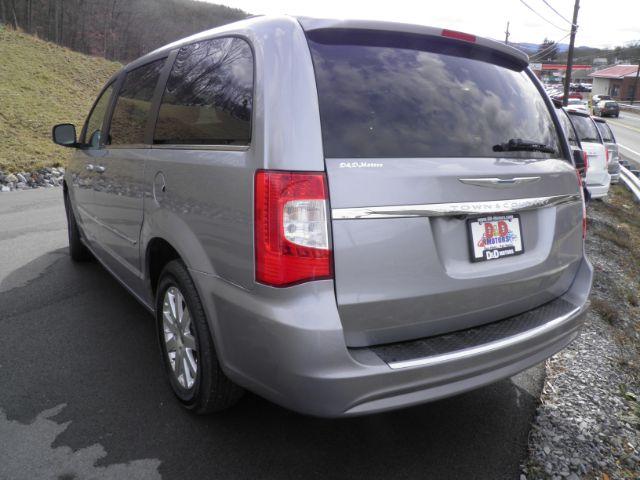 2013 SILVER Chrysler Town and Country Touring (2C4RC1BG5DR) with an 3.6l V6 engine, AT transmission, located at 15520 McMullen Hwy SW, Belair, MD, 21502, (301) 729-3700, 39.581375, -78.846451 - Photo #5