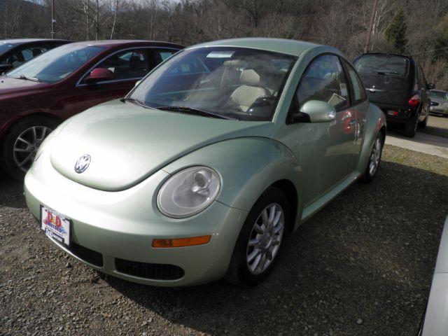 2006 GREEN Volkswagen New Beetle 2.5L (3VWPW31C86M) with an 2.5L L5 engine, 5SP transmission, located at 19521 New George's Creek Rd SW, Barton, MD, 21521, (301) 463-2404, 39.524323, -79.017906 - Photo #0
