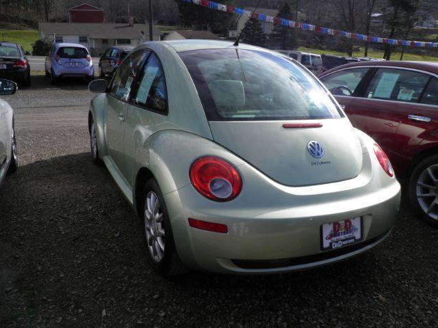 2006 GREEN Volkswagen New Beetle 2.5L (3VWPW31C86M) with an 2.5L L5 engine, 5SP transmission, located at 19521 New George's Creek Rd SW, Barton, MD, 21521, (301) 463-2404, 39.524323, -79.017906 - Photo #4