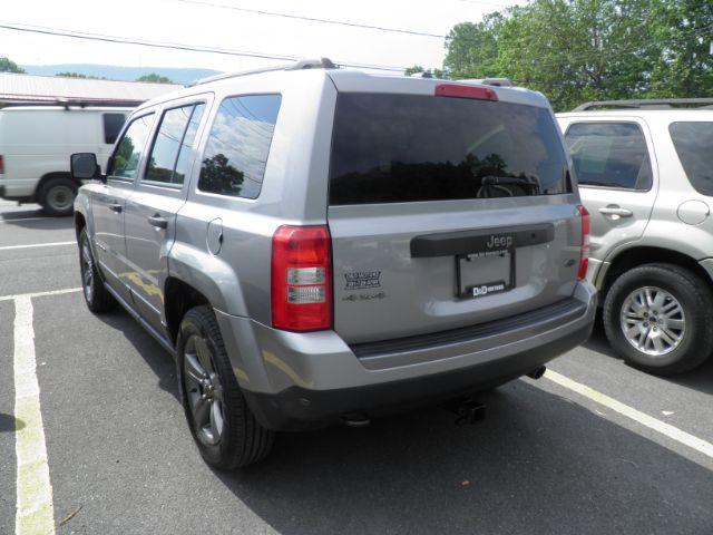 2016 GRAY Jeep Patriot Sport 4WD (1C4NJRBB6GD) with an 2.4 L L4 engine, AT transmission, located at 15520 McMullen Hwy SW, Belair, MD, 21502, (301) 729-3700, 39.581375, -78.846451 - Photo#5