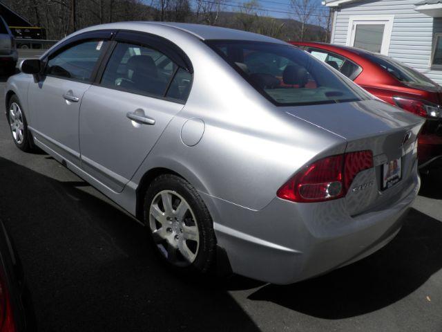 2008 GRAY Honda Civic LX Sedan AT (1HGFA16518L) with an 1.8l L4 engine, AT transmission, located at 15520 McMullen Hwy SW, Belair, MD, 21502, (301) 729-3700, 39.581375, -78.846451 - Photo #4