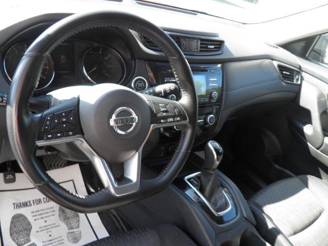 2017 Red Nissan Rogue SV AWD (JN8AT2MV4HW) with an 2.5L I4 engine, AT transmission, located at 15520 McMullen Hwy SW, Belair, MD, 21502, (301) 729-3700, 39.581375, -78.846451 - Photo#2