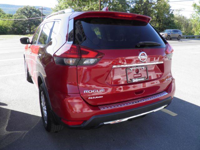 2017 Red Nissan Rogue SV AWD (JN8AT2MV4HW) with an 2.5L I4 engine, AT transmission, located at 15520 McMullen Hwy SW, Belair, MD, 21502, (301) 729-3700, 39.581375, -78.846451 - Photo#5