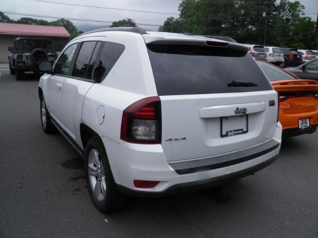 2017 WHITE Jeep Compass Sport 4WD (1C4NJDBB9HD) with an 2.4L L4 engine, AT transmission, located at 15520 McMullen Hwy SW, Belair, MD, 21502, (301) 729-3700, 39.581375, -78.846451 - Photo#5