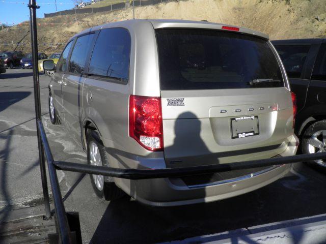 2013 GOLD DODGE G CARAVAN SE (2C4RDGBG1DR) with an 3.6L V6 engine, AT transmission, located at 15520 McMullen Hwy SW, Belair, MD, 21502, (301) 729-3700, 39.581375, -78.846451 - Photo#4