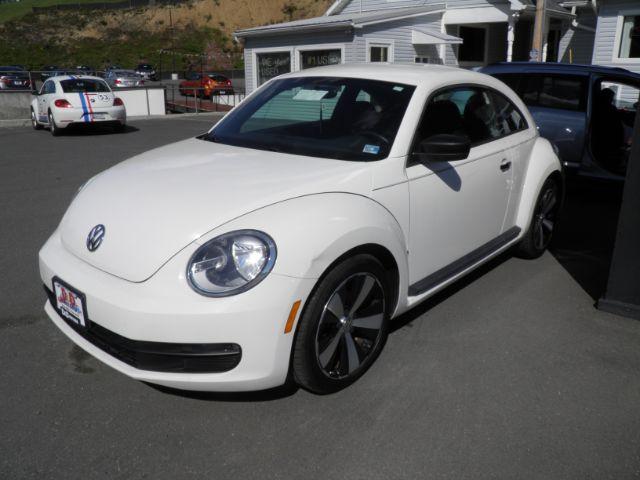 2012 WHITE Volkswagen Beetle Base (3VWAP7AT0CM) with an 2.5L L4 engine, 5SP transmission, located at 15520 McMullen Hwy SW, Belair, MD, 21502, (301) 729-3700, 39.581375, -78.846451 - Photo #0