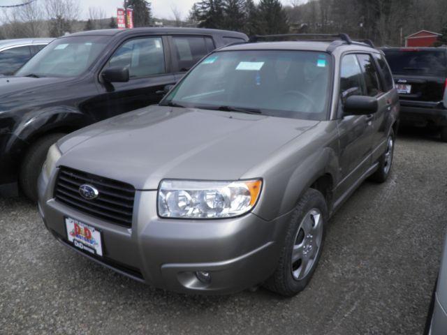 2006 GRAY Subaru Forester 2.5X (JF1SG636X6G) with an 2.5L L4 engine, 5SP transmission, located at 19521 New George's Creek Rd SW, Barton, MD, 21521, (301) 463-2404, 39.524323, -79.017906 - Photo#0