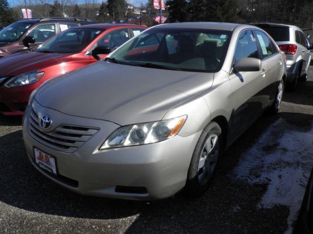 2008 GOLD Toyota Camry LE (4T1BE46K48U) with an 2.4L L4 engine, AT transmission, located at 19521 New George's Creek Rd SW, Barton, MD, 21521, (301) 463-2404, 39.524323, -79.017906 - Photo#0