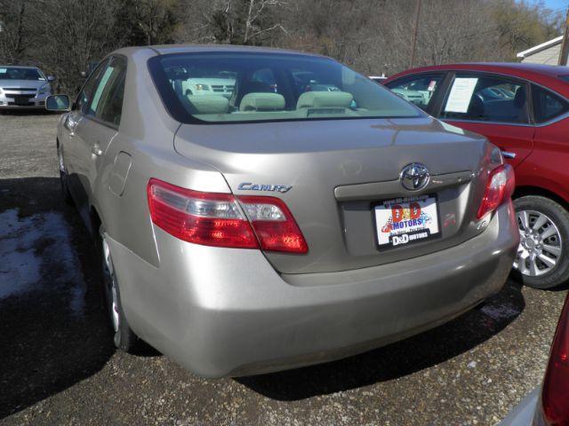 2008 GOLD Toyota Camry LE (4T1BE46K48U) with an 2.4L L4 engine, AT transmission, located at 19521 New George's Creek Rd SW, Barton, MD, 21521, (301) 463-2404, 39.524323, -79.017906 - Photo#4