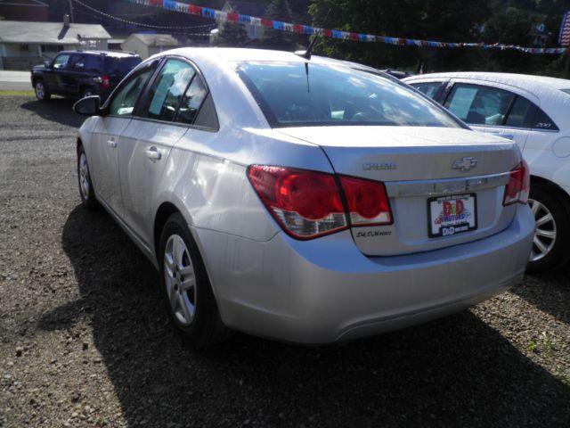 2014 SILVER Chevrolet Cruze LS Manual (1G1PB5SG5E7) with an 1.8 L4 engine, 6SP transmission, located at 19521 New George's Creek Rd SW, Barton, MD, 21521, (301) 463-2404, 39.524323, -79.017906 - Photo #4