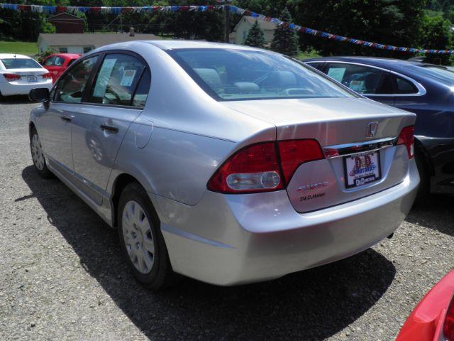 2011 SILVER Honda Civic DX-VP (2HGFA1F37BH) with an 1.8L L4 engine, AT transmission, located at 19521 New George's Creek Rd SW, Barton, MD, 21521, (301) 463-2404, 39.524323, -79.017906 - Photo#4