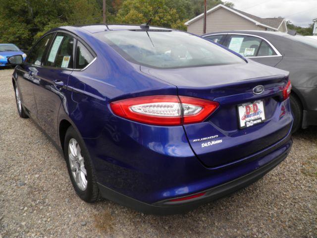 2016 BLUE Ford Fusion S (3FA6P0G79GR) with an 2.5 L4 engine, AT transmission, located at 19521 New George's Creek Rd SW, Barton, MD, 21521, (301) 463-2404, 39.524323, -79.017906 - Photo #4