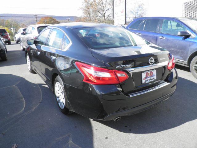 2017 BLACK Nissan Altima 2.5 (1N4AL3AP0HC) with an 2.5L L4 DOHC 16V engine, AT transmission, located at 15520 McMullen Hwy SW, Belair, MD, 21502, (301) 729-3700, 39.581375, -78.846451 - Photo #4