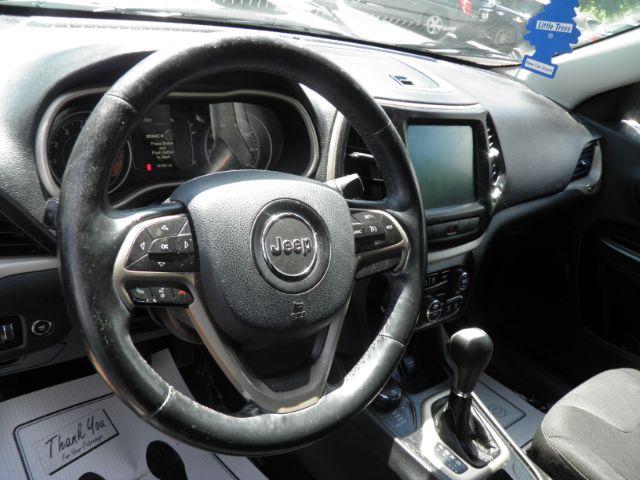 2015 GRAY Jeep Cherokee Latitude 4WD (1C4PJMCS8FW) with an 3.2L V6 engine, AT transmission, located at 19521 New George's Creek Rd SW, Barton, MD, 21521, (301) 463-2404, 39.524323, -79.017906 - Photo#2