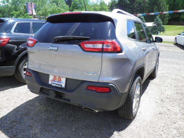 2015 GRAY Jeep Cherokee Latitude 4WD (1C4PJMCS8FW) with an 3.2L V6 engine, AT transmission, located at 19521 New George's Creek Rd SW, Barton, MD, 21521, (301) 463-2404, 39.524323, -79.017906 - Photo#5