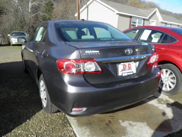 2011 GRAY Toyota Corolla LE 4-Speed AT (2T1BU4EE0BC) with an 1.8L L4 engine, AT transmission, located at 19521 New George's Creek Rd SW, Barton, MD, 21521, (301) 463-2404, 39.524323, -79.017906 - Photo #4