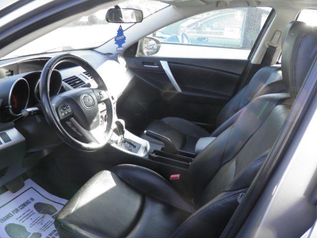 2011 GRAY Mazda MAZDA3 s Grand Touring 5-Door (JM1BL1M64B1) with an 2.5 L4 engine, AT transmission, located at 19521 New George's Creek Rd SW, Barton, MD, 21521, (301) 463-2404, 39.524323, -79.017906 - Photo #1