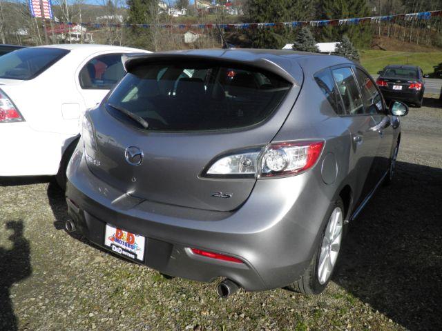 2011 GRAY Mazda MAZDA3 s Grand Touring 5-Door (JM1BL1M64B1) with an 2.5 L4 engine, AT transmission, located at 19521 New George's Creek Rd SW, Barton, MD, 21521, (301) 463-2404, 39.524323, -79.017906 - Photo #4