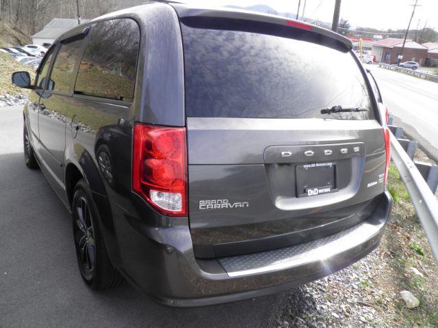 2017 GRAY Dodge Grand Caravan GT (2C4RDGEG5HR) with an 3.6L V6 engine, AT transmission, located at 19521 New George's Creek Rd SW, Barton, MD, 21521, (301) 463-2404, 39.524323, -79.017906 - Photo #4