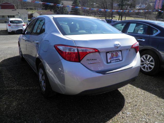 2014 SILVER Toyota Corolla L 4-Speed AT (2T1BURHE0EC) with an 1.8L L4 engine, AT transmission, located at 19521 New George's Creek Rd SW, Barton, MD, 21521, (301) 463-2404, 39.524323, -79.017906 - Photo #4