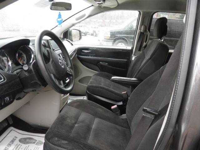 2018 GRAY Dodge Grand Caravan SE (2C4RDGBG7JR) with an 3.6L V6 engine, AT transmission, located at 19521 New George's Creek Rd SW, Barton, MD, 21521, (301) 463-2404, 39.524323, -79.017906 - Photo#1