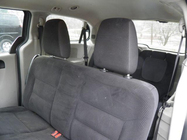 2018 GRAY Dodge Grand Caravan SE (2C4RDGBG7JR) with an 3.6L V6 engine, AT transmission, located at 19521 New George's Creek Rd SW, Barton, MD, 21521, (301) 463-2404, 39.524323, -79.017906 - Photo#3