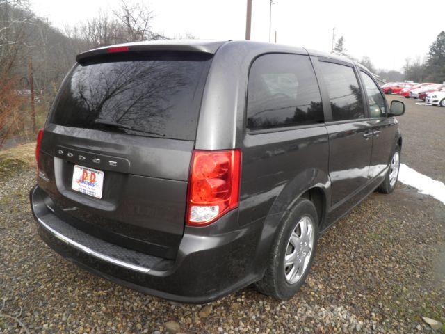 2018 GRAY Dodge Grand Caravan SE (2C4RDGBG7JR) with an 3.6L V6 engine, AT transmission, located at 19521 New George's Creek Rd SW, Barton, MD, 21521, (301) 463-2404, 39.524323, -79.017906 - Photo#5