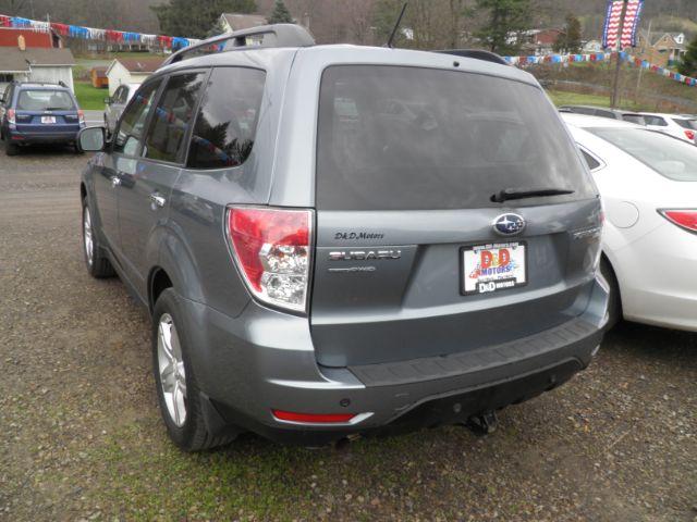 2010 GRAY Subaru Forester 2.5X Premium (JF2SH6CC7AH) with an 2.5 L4 engine, AT transmission, located at 19521 New George's Creek Rd SW, Barton, MD, 21521, (301) 463-2404, 39.524323, -79.017906 - Photo #5