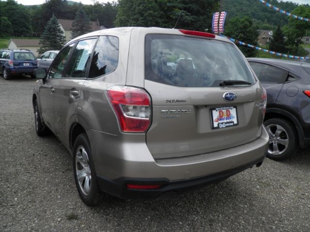 2015 GOLD Subaru Forester 2.5i (JF2SJAAC7FG) with an 2.5 L4 engine, 6SP transmission, located at 19521 New George's Creek Rd SW, Barton, MD, 21521, (301) 463-2404, 39.524323, -79.017906 - Photo#5