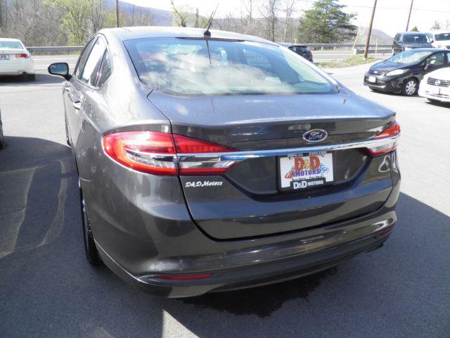 2018 GRAY Ford Fusion SE (3FA6P0H78JR) with an 2.5 L4 engine, AT transmission, located at 15520 McMullen Hwy SW, Belair, MD, 21502, (301) 729-3700, 39.581375, -78.846451 - Photo #4