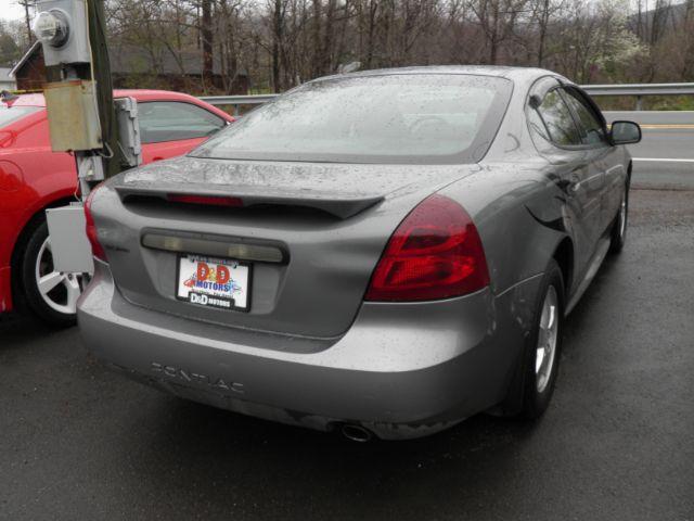 2008 GRAY Pontiac Grand Prix Sedan (2G2WP552381) with an 3.8 V6 engine, AT transmission, located at 15520 McMullen Hwy SW, Belair, MD, 21502, (301) 729-3700, 39.581375, -78.846451 - Photo #3