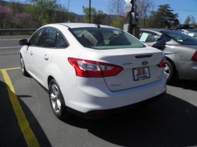 2014 WHITE Ford Focus SE Sedan (1FADP3F26EL) with an 2.0L L4 engine, located at 15520 McMullen Hwy SW, Belair, MD, 21502, (301) 729-3700, 39.581375, -78.846451 - Photo #4