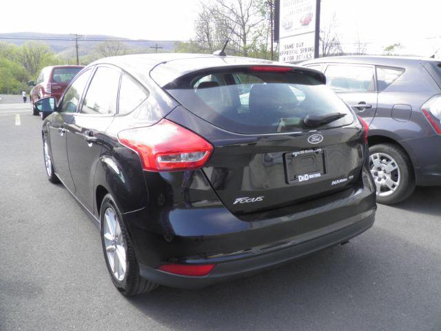 2016 BLACK Ford Focus SE Hatch (1FADP3K29GL) with an 2.0L L4 engine, located at 19521 New George's Creek Rd SW, Barton, MD, 21521, (301) 463-2404, 39.524323, -79.017906 - Photo #5