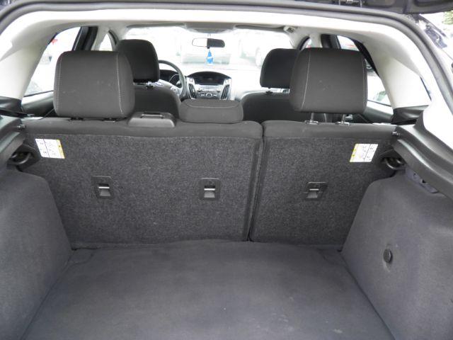 2016 BLACK Ford Focus SE Hatch (1FADP3K29GL) with an 2.0L L4 engine, AT transmission, located at 19521 New George's Creek Rd SW, Barton, MD, 21521, (301) 463-2404, 39.524323, -79.017906 - Photo#4